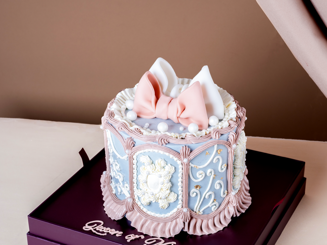 كيك فخم: متعة الطعم الراقي مع لمسة من الفخامة